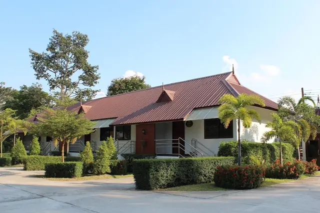 โรงแรมบ้านสวนศรีสุภาพ (Bansuansrisuparb Hotel)